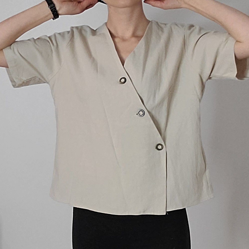 Jon & Anna Contemporary button top
